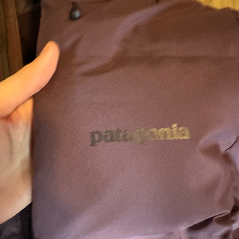 Patagonia Women's Plum Puffer Jacket - Picture 2 of 6
